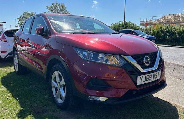 Nissan Qashqai 1.3 DiG-T Acenta Premium 5dr Hatchback Petrol Red